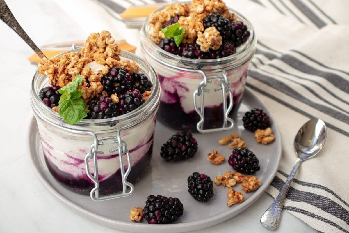 Blackberry Granola Yogurt Parfait