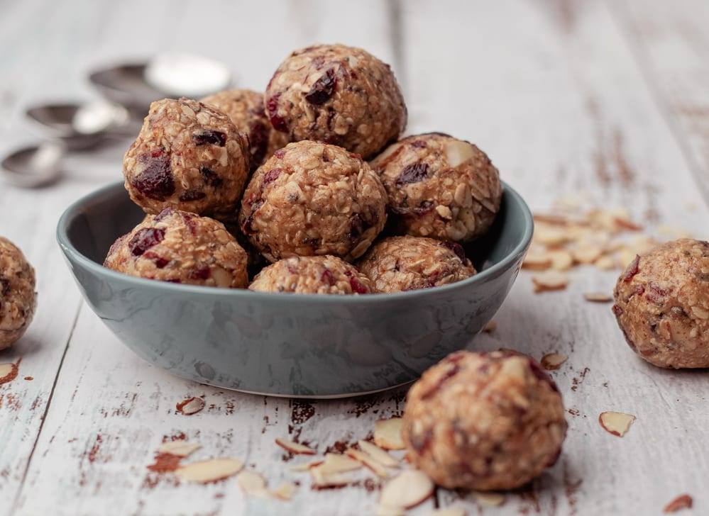 Cranberry Oatmeal Peanut Butter Bliss Balls in a blue bowl Meal Prep Meal planning Counting Macros Macro Friendly