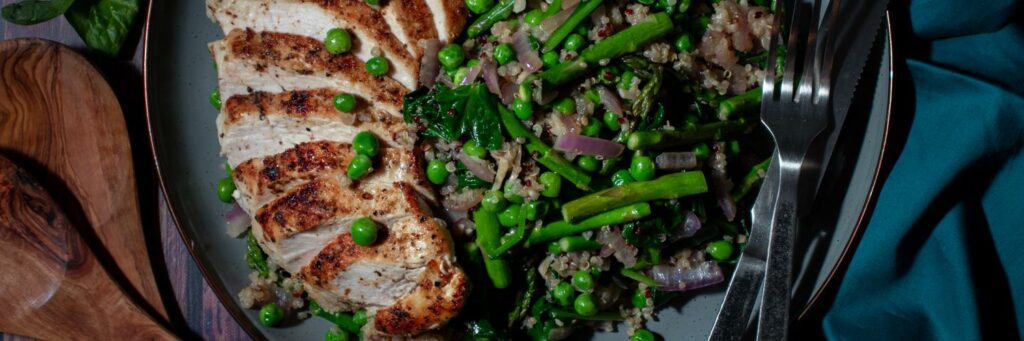 Quinoa-Chicken-with-Peas-and-Asparagus