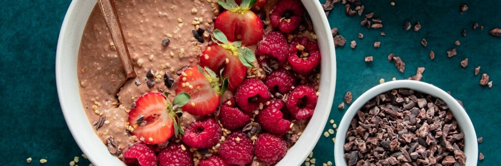 Overnight-Cocoa-Oat-with-Berries